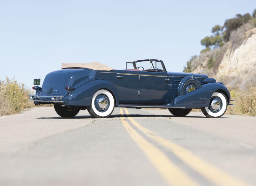  Cadillac V16 Convertible Sedan by Fleetwood 1934 года  (фото 18 из 18)
